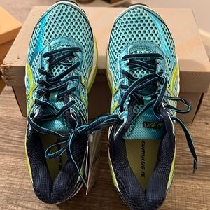 NIB ASICS Gel-Cumulus